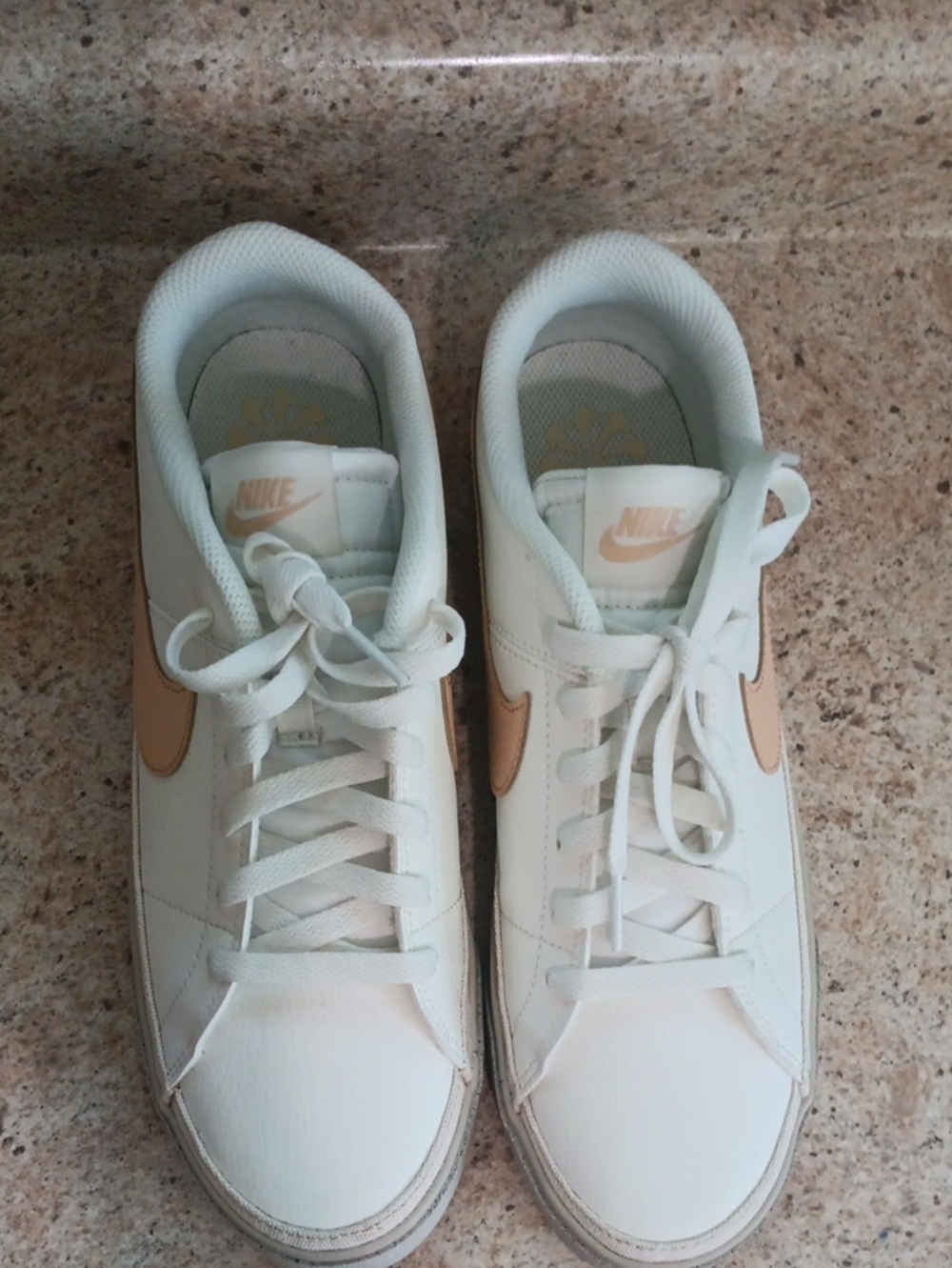 Nike Women’s Low-Top Sneakers - Picture 5 of 7